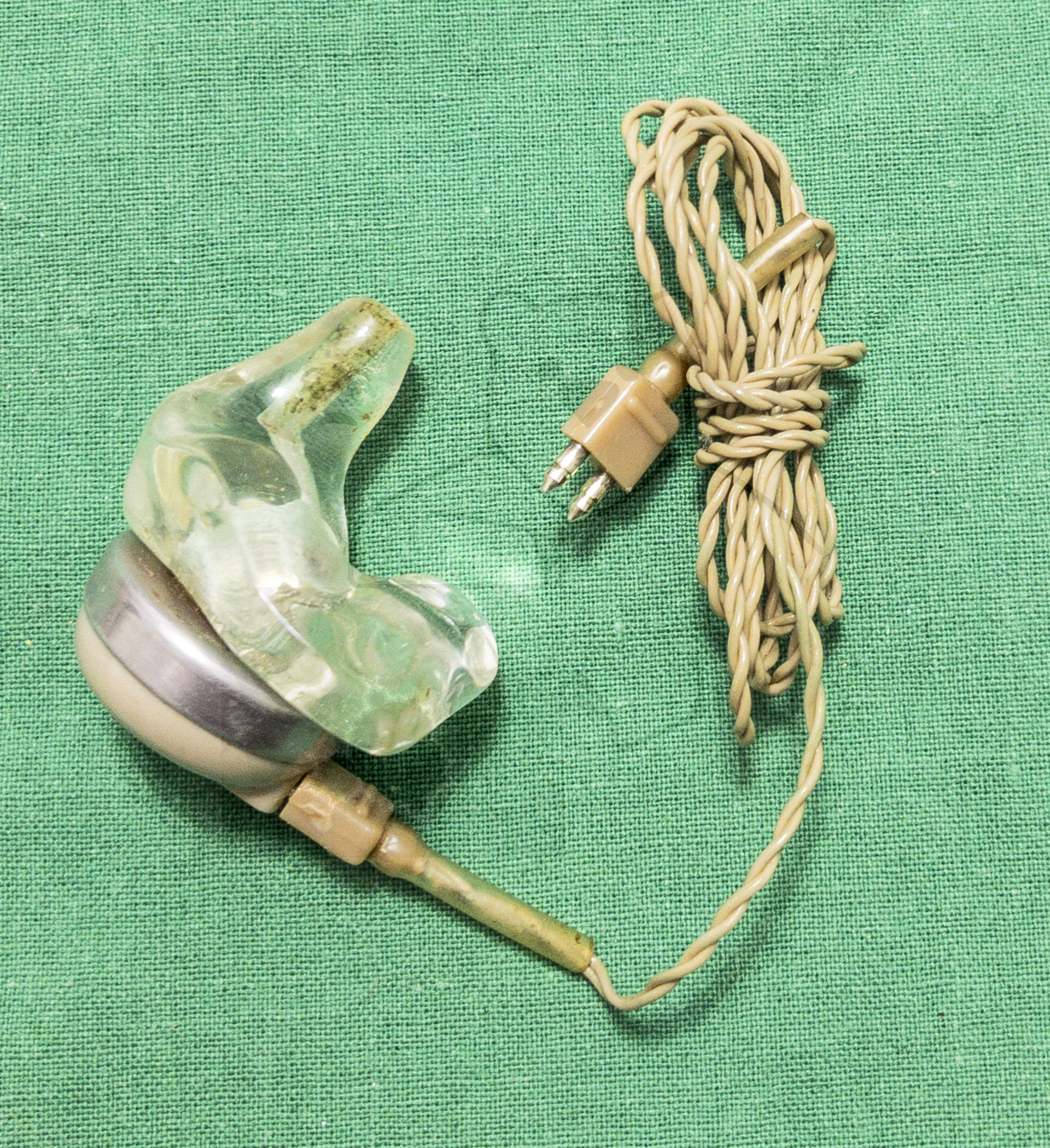 Hörgerät "Fortiphone Type 20", ca. 1949, Ohrhörer mit Aufsatz und Kabel